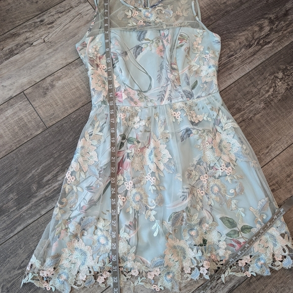 Bebe Floral Embroidered Midi Dress - Picture 7 of 7